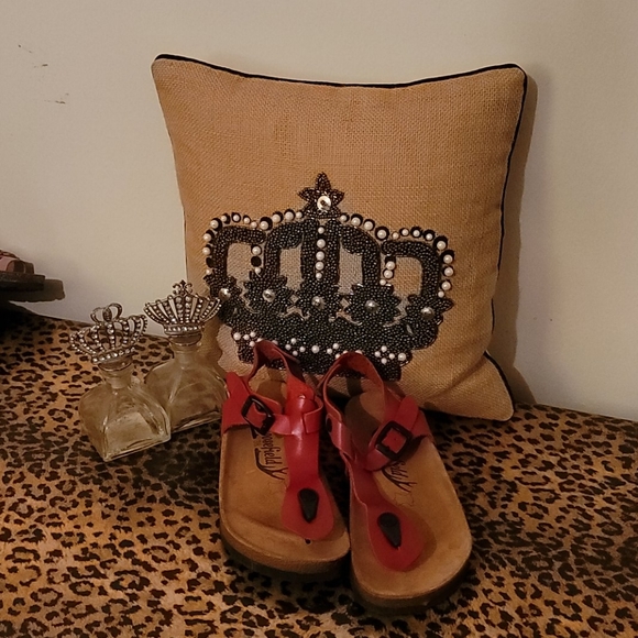 Red - Picture 1 of 1